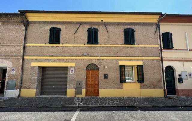 Affittacamere Il Cortile Chiaravalle Marche Buitenkant foto