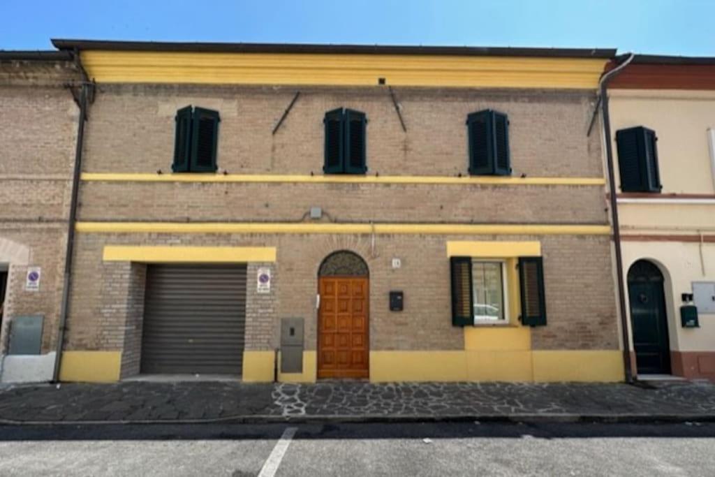 Affittacamere Il Cortile Chiaravalle Marche Buitenkant foto