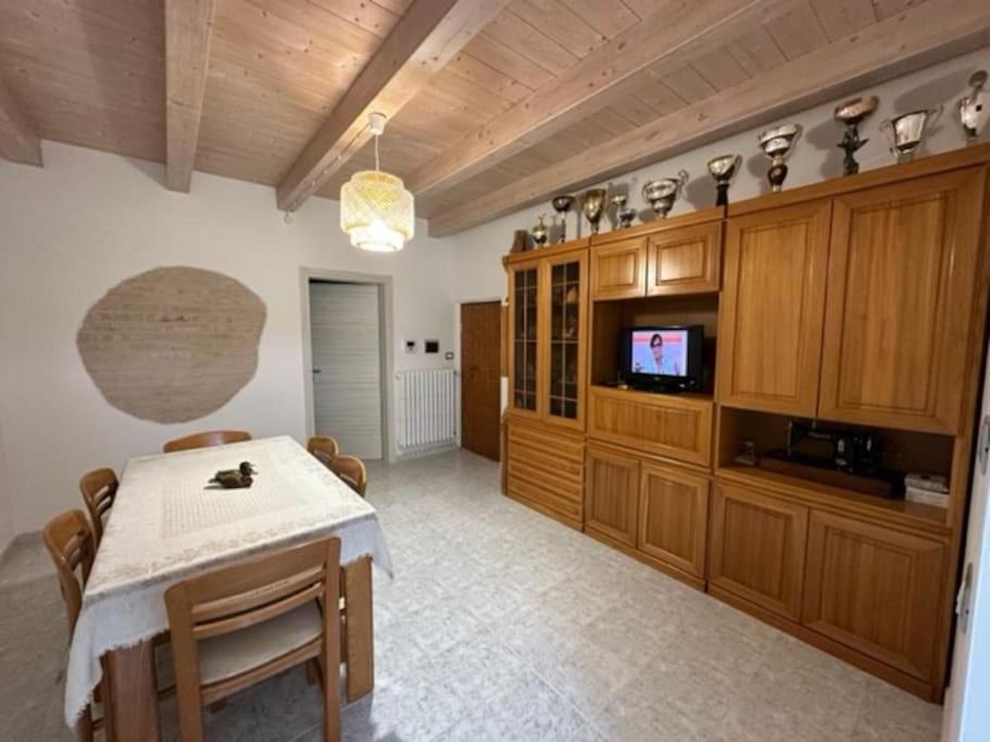 Affittacamere Il Cortile Chiaravalle Marche Buitenkant foto