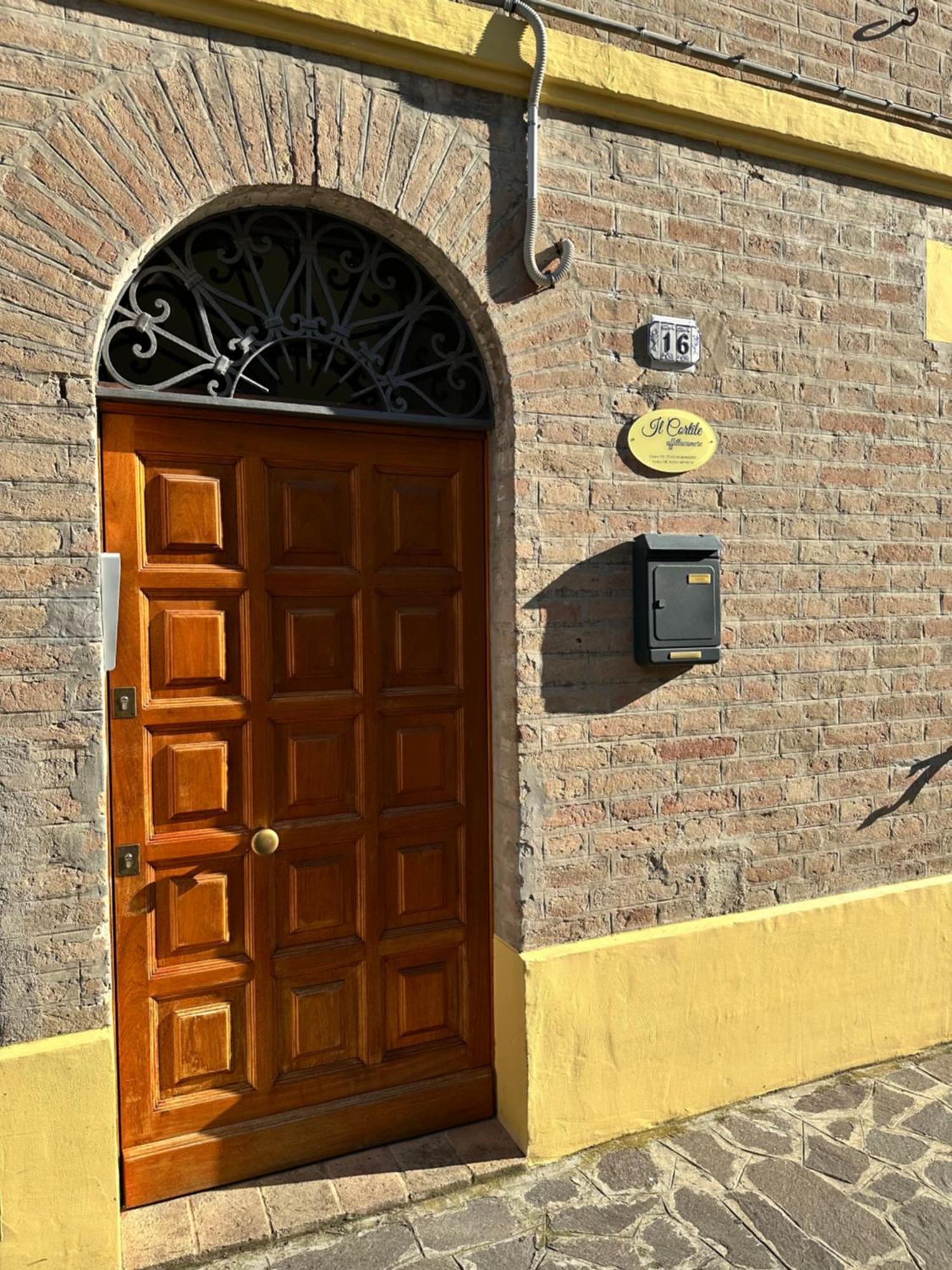 Affittacamere Il Cortile Chiaravalle Marche Buitenkant foto